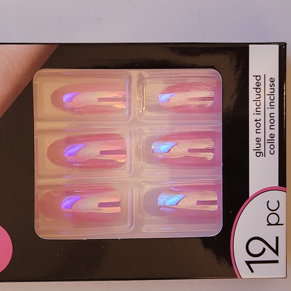 Fashion nails iridescent oval shape 12 pieces - Picture 3 of 4